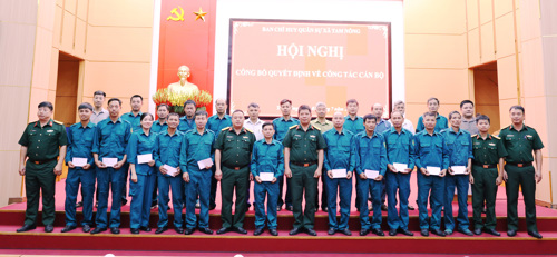 Ban CHQS xã Tam Nông chia tay các đồng chí thôi không tiếp tục tham gia lực lượng