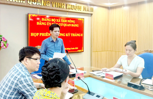 Đồng chí Nguyễn Tuấn Ngọc - Phó Bí thư Thường trực Đảng ủy, Bí thư Đảng uỷ các cơ quan Đảng phát biểu chỉ đạo tại hội nghị
