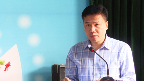 Ông Đinh Tiến Thành - Công chức Phòng Kinh tế xã Tam Nông trình bày chương trình hành động