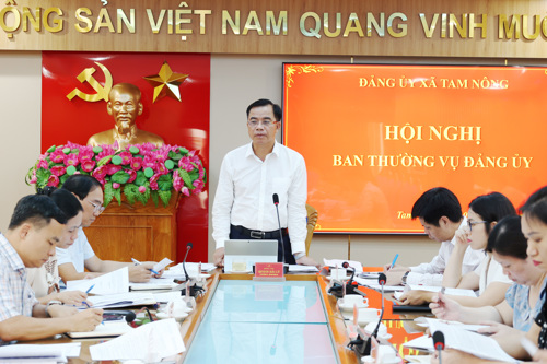 Đồng chí Quách Hải Lý - Bí thư Đảng ủy, Chủ tịch HĐND xã chủ trì hội nghị.