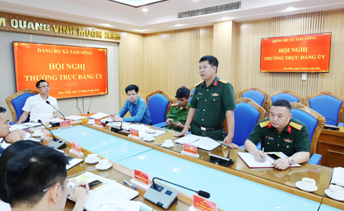 Đại diện BCH Quân sự xã phát biểu tại hội nghị