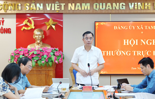 Đồng chí Quách Hải Lý - Bí thư Đảng ủy, Chủ tịch HĐND xã phát biểu chỉ đạo tại hội nghị