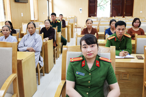 Các đại biểu tham dự tại điểm cầu xã Tam Nông, tỉnh Phú Thọ