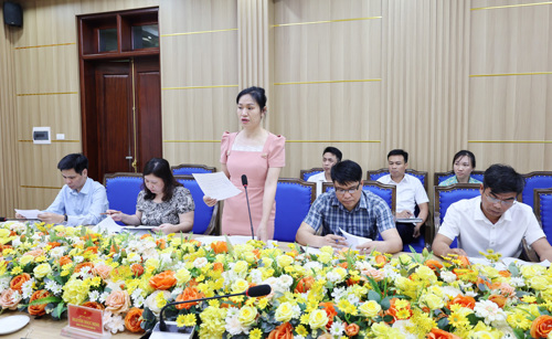 Đồng chí Nguyễn Thị Minh Thu - UVBTV, Chủ nhiệm UBKT Đảng ủy phát biểu tại hội nghị