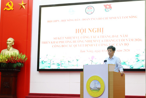 Đồng chí Nguyễn Tuấn Ngọc - Phó Bí thư Thường trực Đảng ủy xã Tam Nông phát biểu chỉ đạo