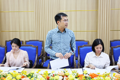 Đồng chí Lê Trần Bình - ĐUV, Trưởng phòng Kinh tế phát biểu tại hội nghị