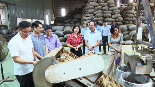 Đoàn công tác của xã Tam Nông đến thăm Công ty TNHH Nam Sơn Phú Thọ