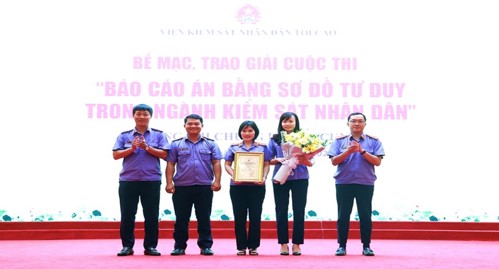 Đồng chí Hán Công Nguyên tham gia đội thi Cuộc thi “Báo cáo án bằng sơ đồ tư duy trong ngành Kiểm sát nhân dân” tại vòng Chung khảo Cụm 1 tổ chức tại Phú Thọ năm 2024