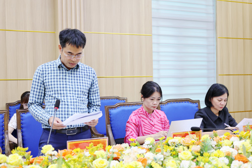 Lãnh đạo Phòng Kinh tế báo cáo tại hội nghị