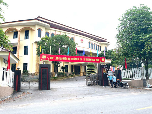 Khu vực Cổng UBND xã
