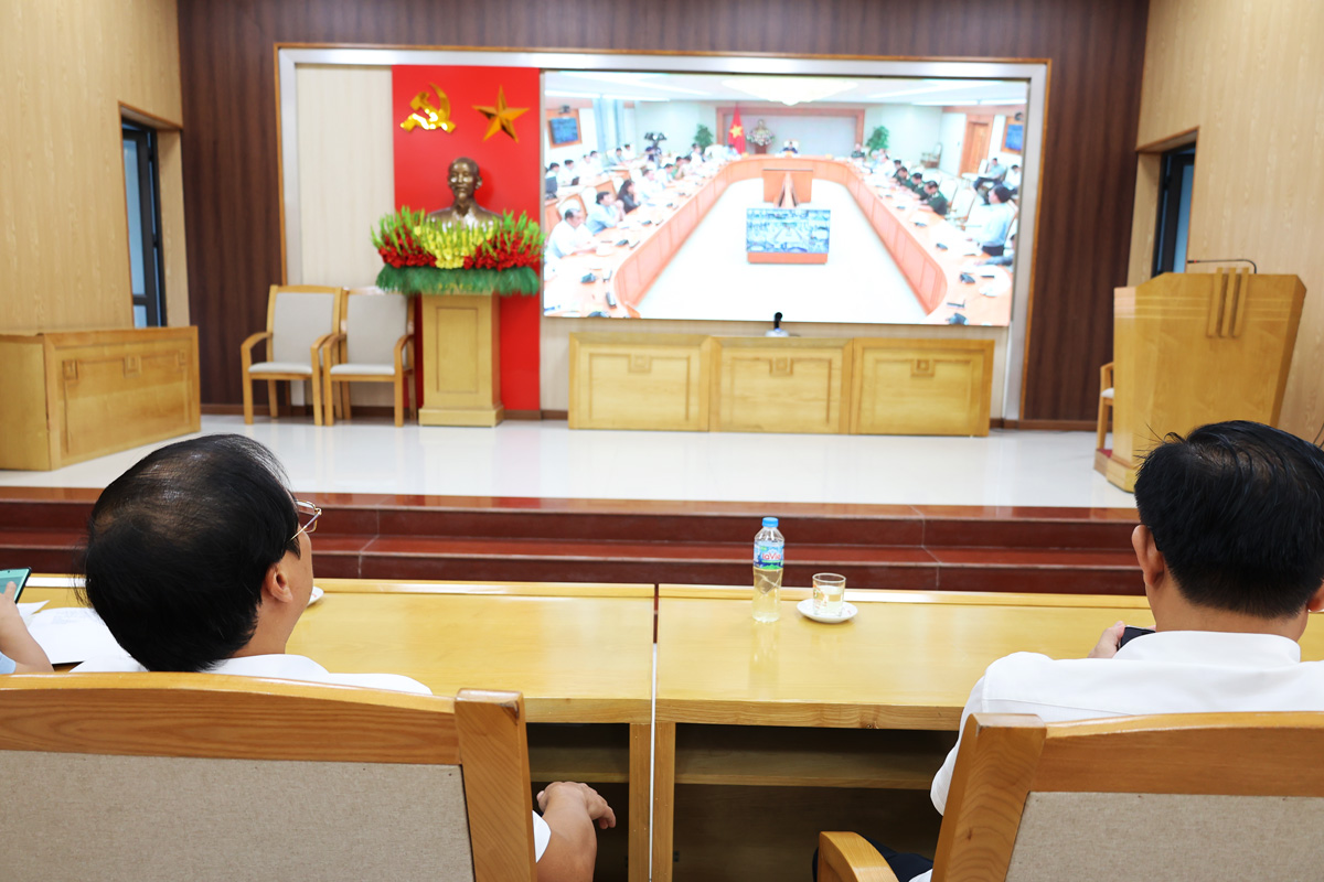 Điểm cầu Xã Tam Nông tham gia họp trực tuyến với Trung ương – Cấp bách Triển khai phòng chống Bão số 11