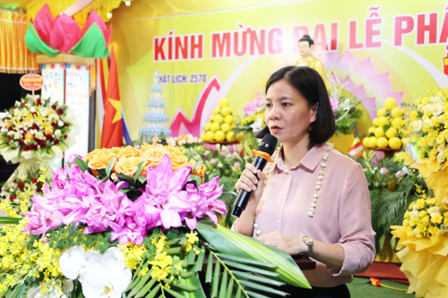 Đồng chí Cao Thị Thu Phương - UVBTV, Phó Chủ tịch UBND xã Tam Nông phát biểu chúc mừng