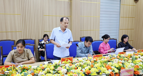 Lãnh đạo Trung tâm Phục vụ hành chính công phát biểu tại hội nghị