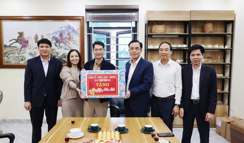 Lãnh đạo xã Tam Nông thăm và chúc tết Công ty Chè Nam Sơn