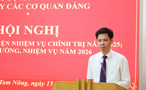 Đồng chí Nguyễn Tuấn Ngọc - Phó Bí thư Thường trực Đảng ủy phát biểu khai mạc