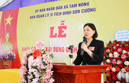 Đồng chí Cao Thị Thu Phương - Ủy viên BTV, Phó Chủ tịch UBND xã phát biểu chỉ đạo tại Lễ khởi công