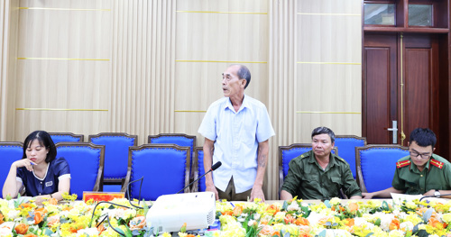 Đại diện lãnh đạo khu 3 (Hương Nộn) phát biểu tại cuộc họp