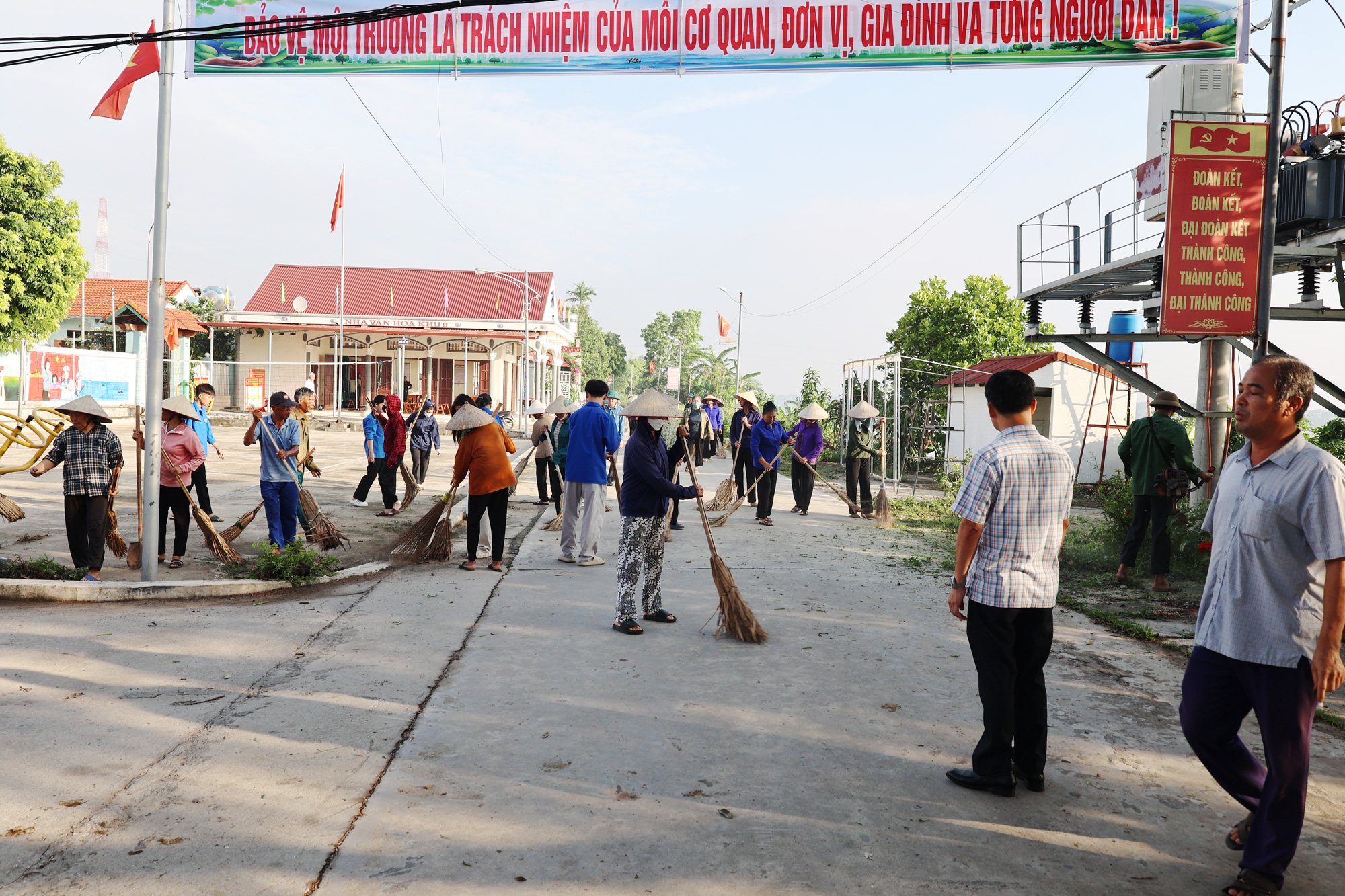 XÃ TAM NÔNG ĐỒNG LOẠT RA QUÂN PHONG TRÀO “TOÀN DÂN CHUNG TAY BẢO VỆ MÔI TRƯỜNG, VÌ MỘT VIỆT NAM XANH - SẠCH - ĐẸP”