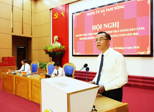 Đồng chí Quách Hải Lý - Bí thư Đảng ủy, Chủ tịch HĐND xã phát biểu chỉ đạo