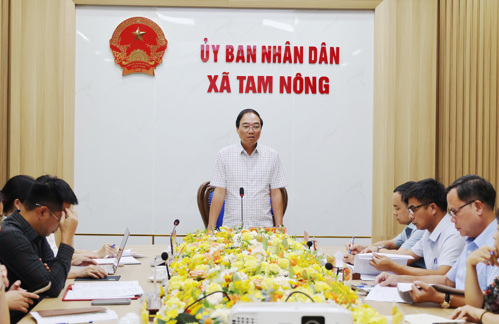 Đồng chí Đỗ Hùng Sơn - Phó Bí thư Đảng ủy, Chủ tịch UBND xã phát biểu chỉ đạo