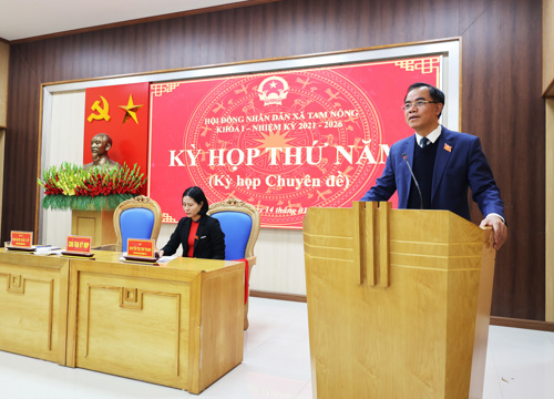 Đồng chí Quách Hải Lý - Bí thư Đảng ủy, Chủ tịch HĐND xã phát biểu khai mạc kỳ họp