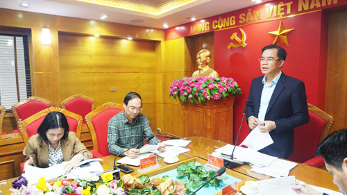 Đồng chí Quách Hải Lý - Bí thư Đảng ủy, Chủ tịch HĐND xã chủ trì hội nghị