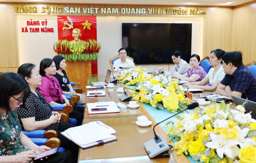 Các đại biểu tham dự hội nghị tại điểm cầu xã Tam Nông