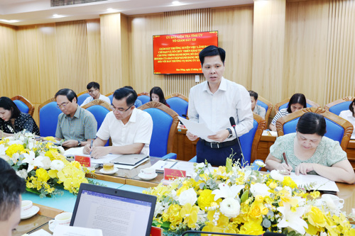 Đồng chí Nguyễn Tuấn Ngọc - Phó Bí thư Thường trực Đảng ủy xã phát biểu tại buổi làm việc