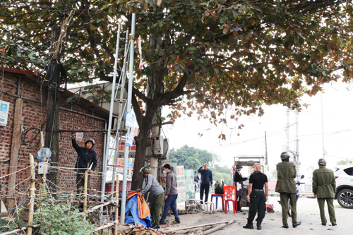 Giải phóng mái che, mái vảy tại khu 14 Dân Quyền (Đầu cầu Trung Hà) xã Tam Nông