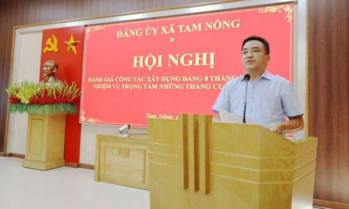 Đại diện Chi bộ Trường THPT Tam Nông phát biểu tại hội nghị