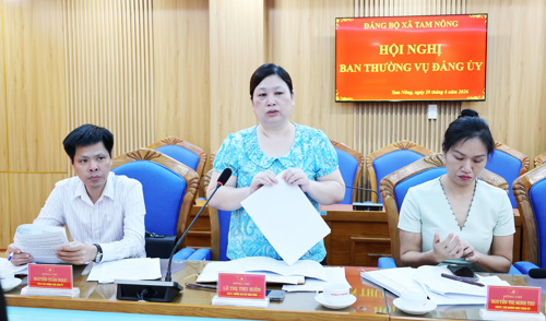 Đồng chí Lê Thị Thu Hiền - UVBTV, Trưởng Ban xây dựng Đảng báo cáo danh sách nhân sự cụ thể