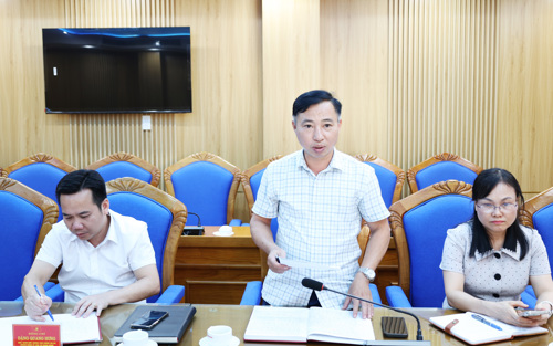 Đồng chí Bùi Anh Tuấn - ĐUV, PCT UBMTTQ đồng thời là Chủ tịch Hội CCB xã phát biểu tại hội nghị