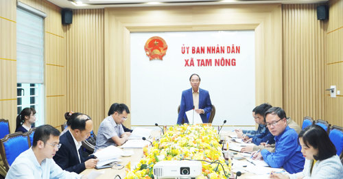 Đồng chí Đỗ Hùng Sơn - Phó Bí thư Đảng ủy, Chủ tịch UBND xã chủ trì hội nghị phát biểu kết luận