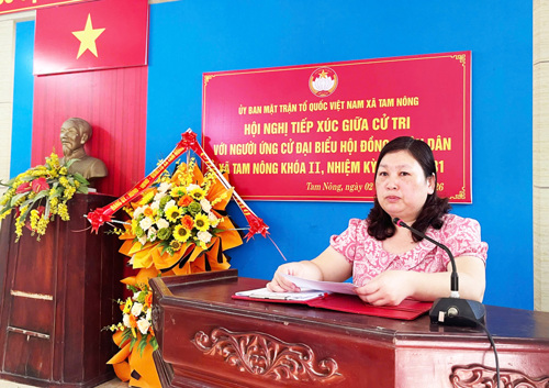 Bà Lê Thị Thu Hiền - UVBTV, Trưởng Ban Xây dựng Đảng, ứng cử viên trình bày chương trình hành động