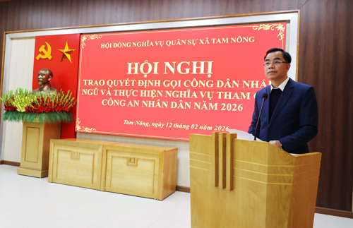 Đồng chí Quách Hải Lý - Bí thư Đảng ủy, Chủ tịch HĐND xã Tam Nông phát biểu chỉ đạo