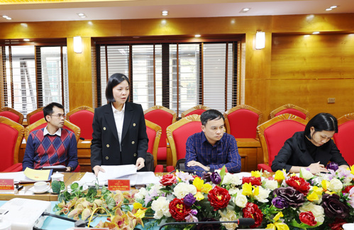 Đồng chí Cao Thị Thu Phương - UVBTV, Phó Chủ tịch UBND xã phát biểu