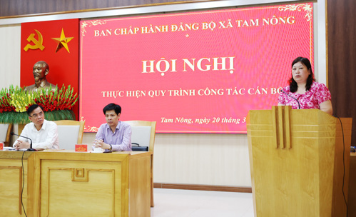 Lãnh đạo Ban Xây dựng Đảng báo cáo về công tác nhân sự