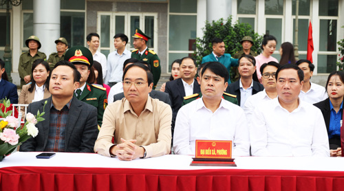 Đồng chí Đỗ Hùng Sơn - PBT Đảng ủy, Chủ tịch UBND xã Tam Nông tham dự Lễ giao nhận quân năm 2026