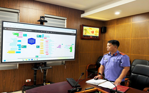 Đ/c Hán Công Nguyên – KSV Viện KSND khu vực 4 báo cáo án bằng sơ đồ tư duy tại đơn vị