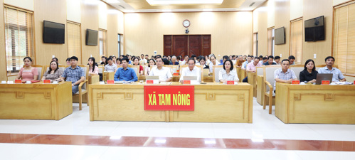 Các đại biểu tham dự hội nghị trực tuyến tại điểm cầu Xã Tam Nông, tỉnh Phú Thọ