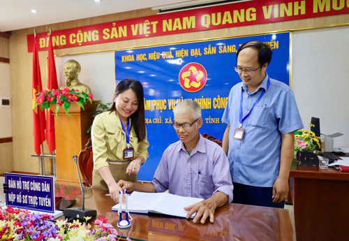 Trung tâm Phục vụ Hành chính công hỗ trợ người dân về thủ tục hành chính số