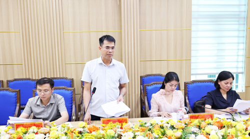 Lãnh đạo Phòng Kinh tế báo cáo