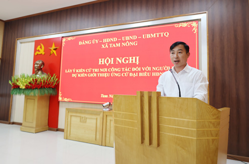 Đồng chí Bùi Anh Tuấn - ĐUV, Phó Chủ tịch UBMTTQ xã, Chủ tịch Hội CCB xã thông qua danh sách các ứng viên