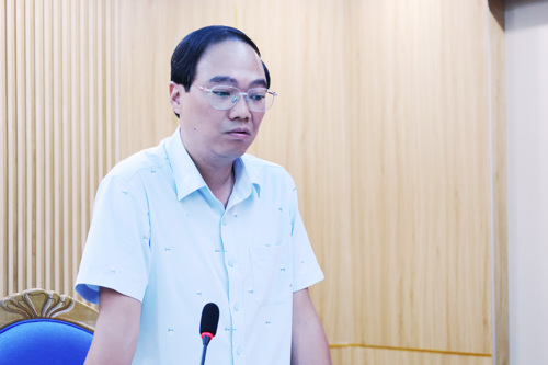 Đồng chí Đỗ Hùng Sơn - Phó Bí thư Đảng ủy, Chủ tịch UBND xã phát biểu tại hội nghị