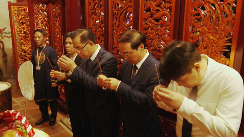 Thường trực Đảng ủy, HĐND, UBND, UBMTTQ xã Tam Nông tỉnh Phú Thọ tri ân công đức các Vua Hùng