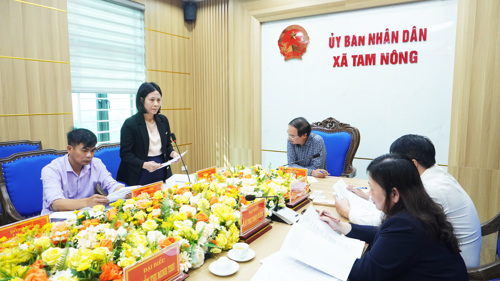 Đồng chí Nguyễn Thị Thu Trang - UVBTV, Phó Chủ tịch HĐND xã phát biểu ý kiến