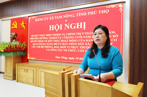 Đồng chí Lê Thị Thu Hiền - UVBTV, Trưởng Ban Xây dựng Đảng công bố các Quyết định