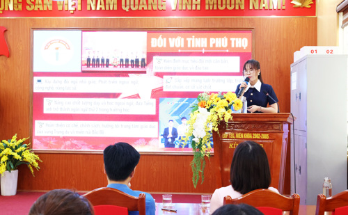 Cô giáo Phạm Thị Thu Phương phát biểu cảm ơn sự quan tâm của Lãnh đạo xã Tam Nông
