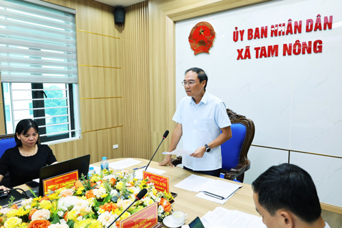 Đồng chí Đỗ Hùng Sơn - Phó Bí thư Đảng ủy, Chủ tịch UBND xã chủ trì hội nghị