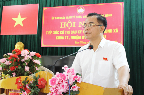 Đồng chí Quách Hải Lý - Bí thư Đảng ủy, Chủ tịch HĐND xã tiếp thu và giải trình thỏa đáng ý kiến của các cử tri